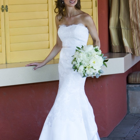 Jim Hjelm bridal gown - Picture 3 of 8